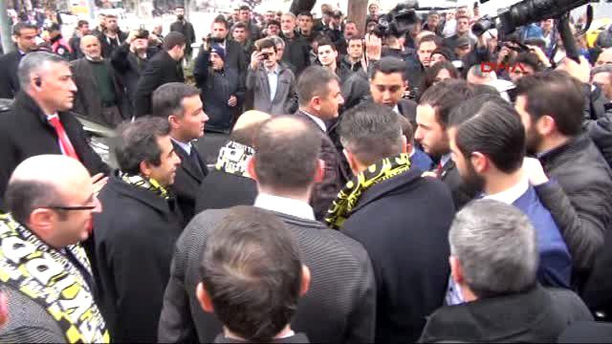 İzmit Bakan Fikri Işık Başı Sıkışan Herkes Türkiye\'de Soluğu Almak İstiyor
