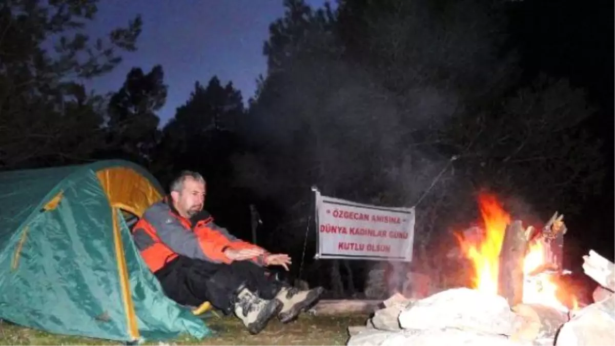 Kadına Şiddeti Protesto İçin 3 Gün Doğada Yaşadı