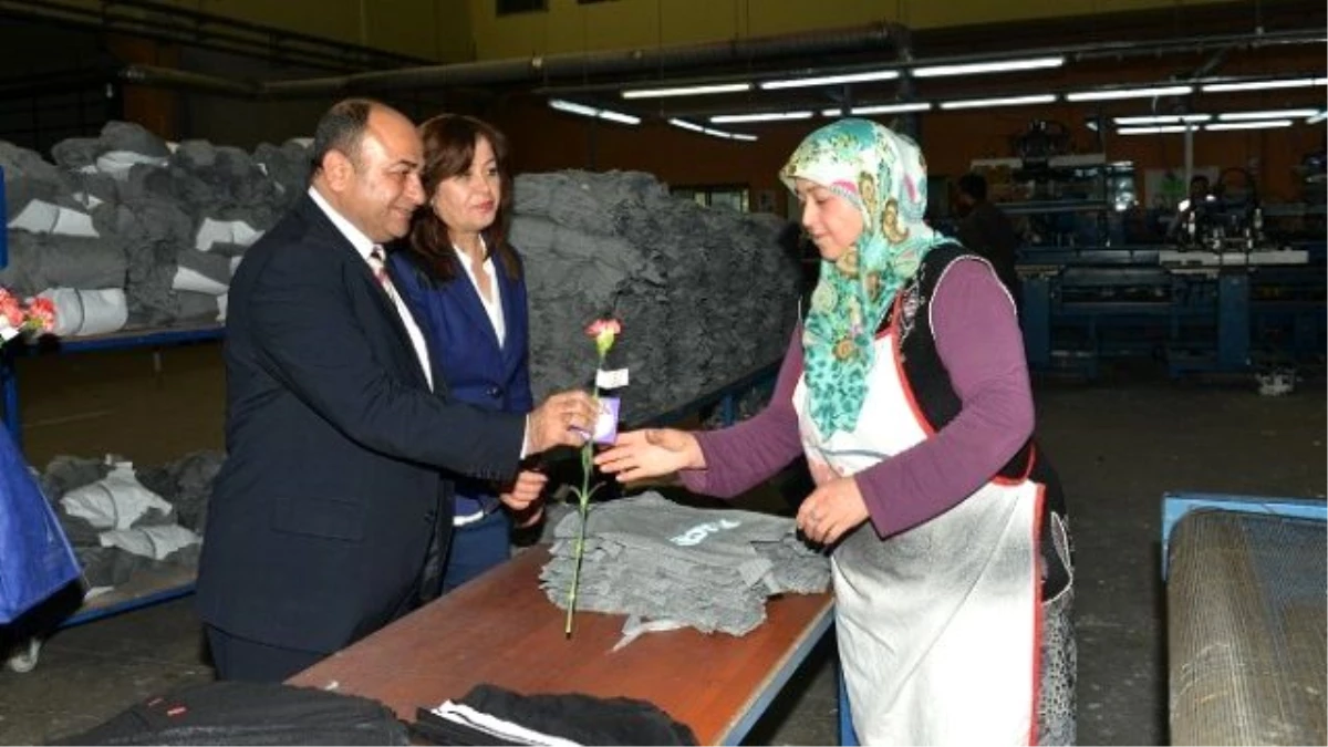 Kadınlara Başkan Arslan\'dan Karanfilli Kutlama