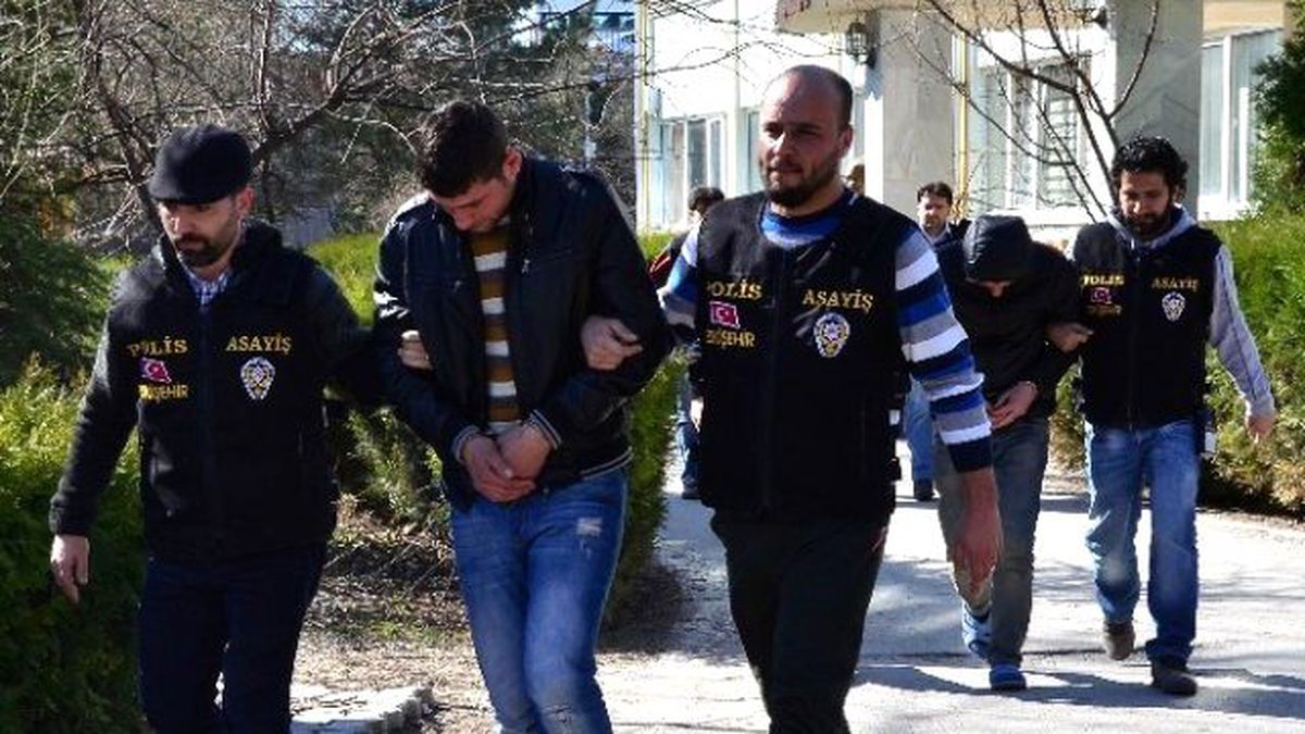 Kar Maskesiyle Ev Soyan Hırsızlar Yakalandı
