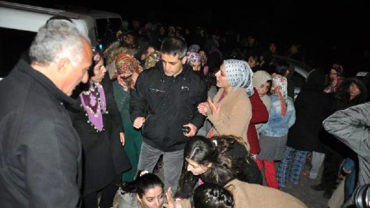 Kız Arkadaşları Üniversiteli Safinaz\'ın Ölümünü Protesto İçin Yol Kesti