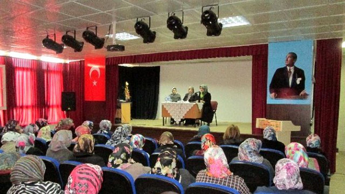 Küre İlçe Müftülüğü 8 Mart Dünya Kadınlar Günü Konferans Düzenledi