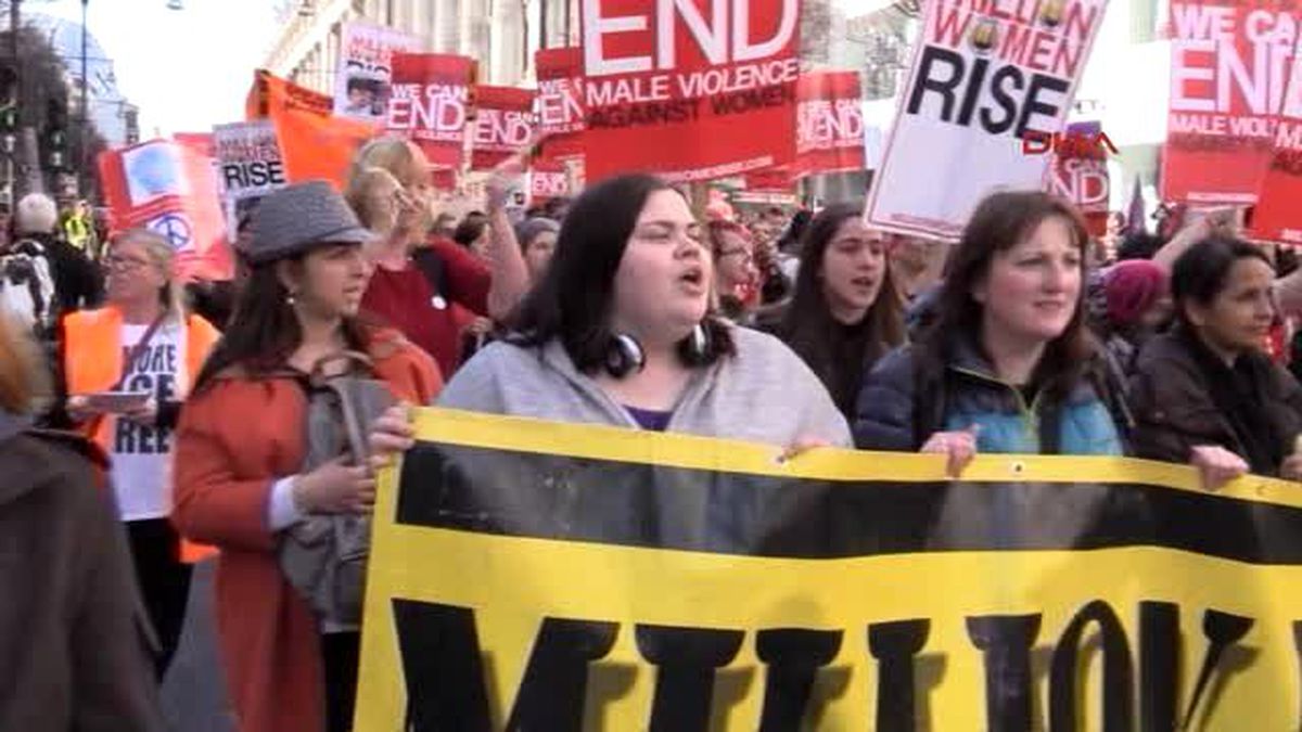 Londra\'da \'Kadına Şiddet\'e Davullu Protesto