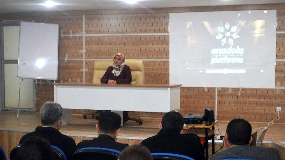 Muş\'ta Kız Öğrencilere Merhamet Konulu Seminer Verildi