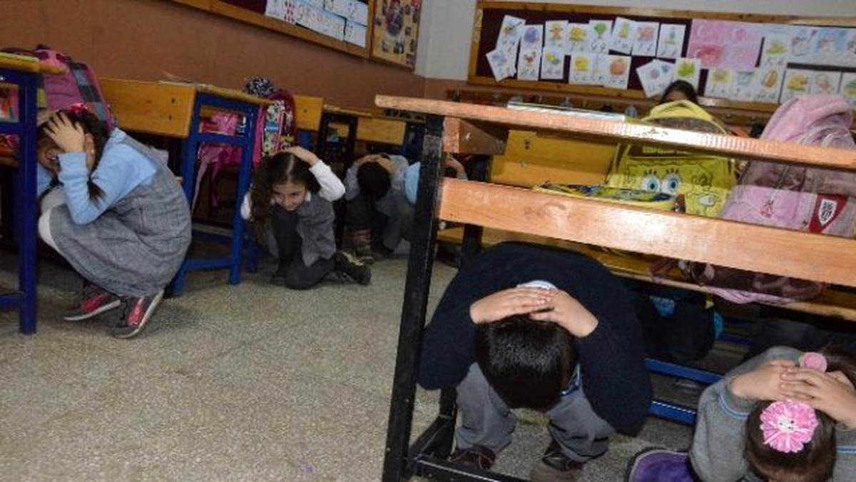 Öğrencilere Deprem ve Yangın Tatbikatı