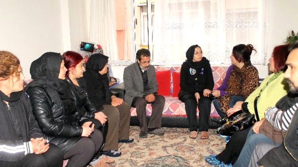 Oya Aydoğan\'dan Özgecan Aslan\'ın Ailesine Taziye Ziyareti