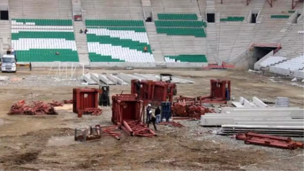 Timsah Arena Yeni Sezona Yetiştirilmeye Çalışılıyor