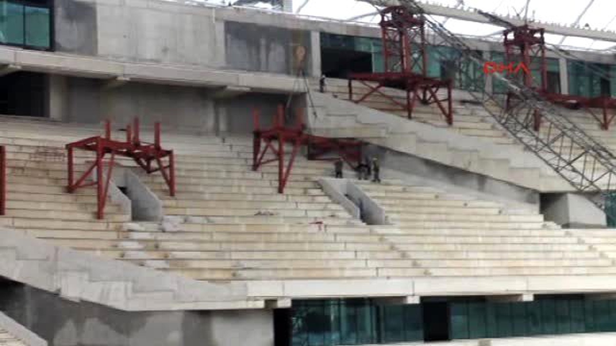 Timsah Arena Yeni Sezona Yetiştirilmeye Çalışılıyor