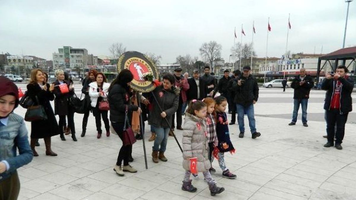 Tkb Sakarya Şubesi Atatürk Anıtına Çelenk Bıraktı