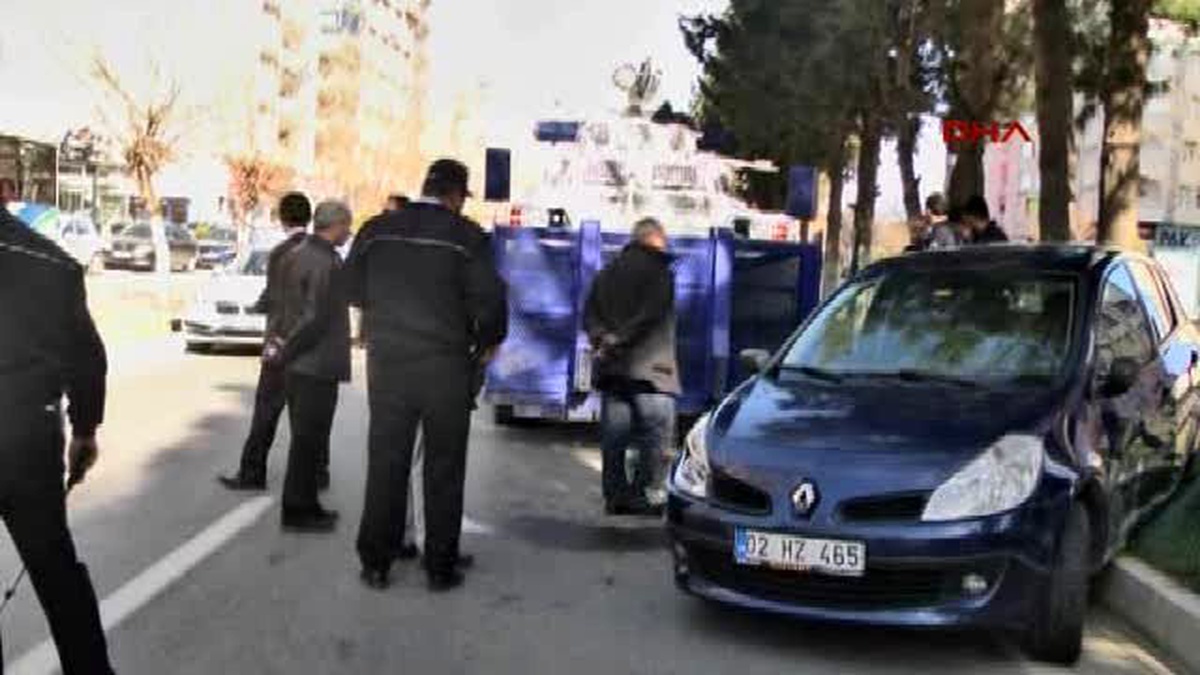 Adıyaman?da Otomobil Panzere Çarptı