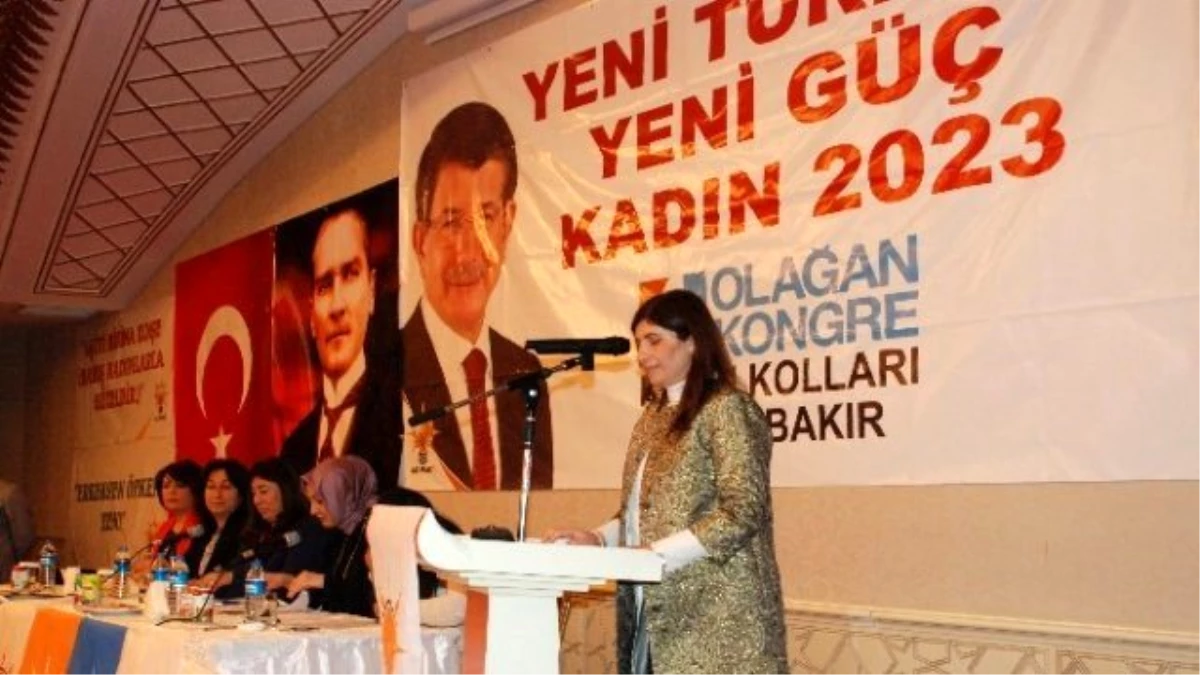 AK Parti Kadın Kongresi 8 Mart Kutlamasına Dönüştü