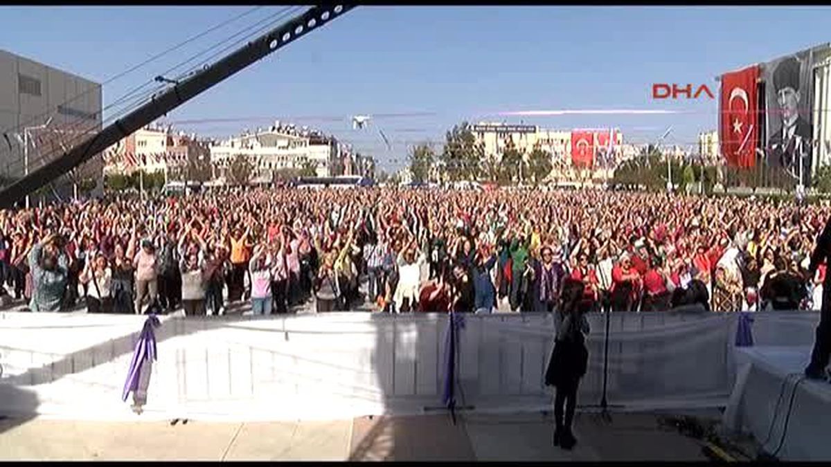 Antalya\'da, 15 Bin Kadın Şiddete Karşı Tek Ses Oldu 1