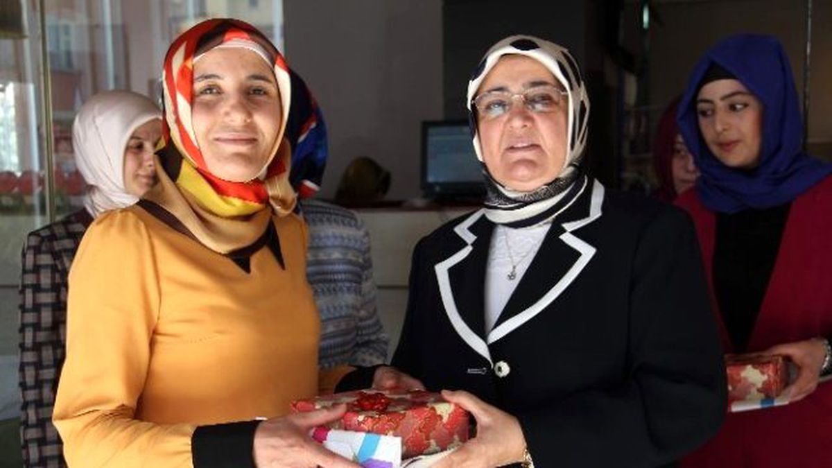 Bekiroğlu, Kadınlarla Kahvaltıda Bir Araya Geldi