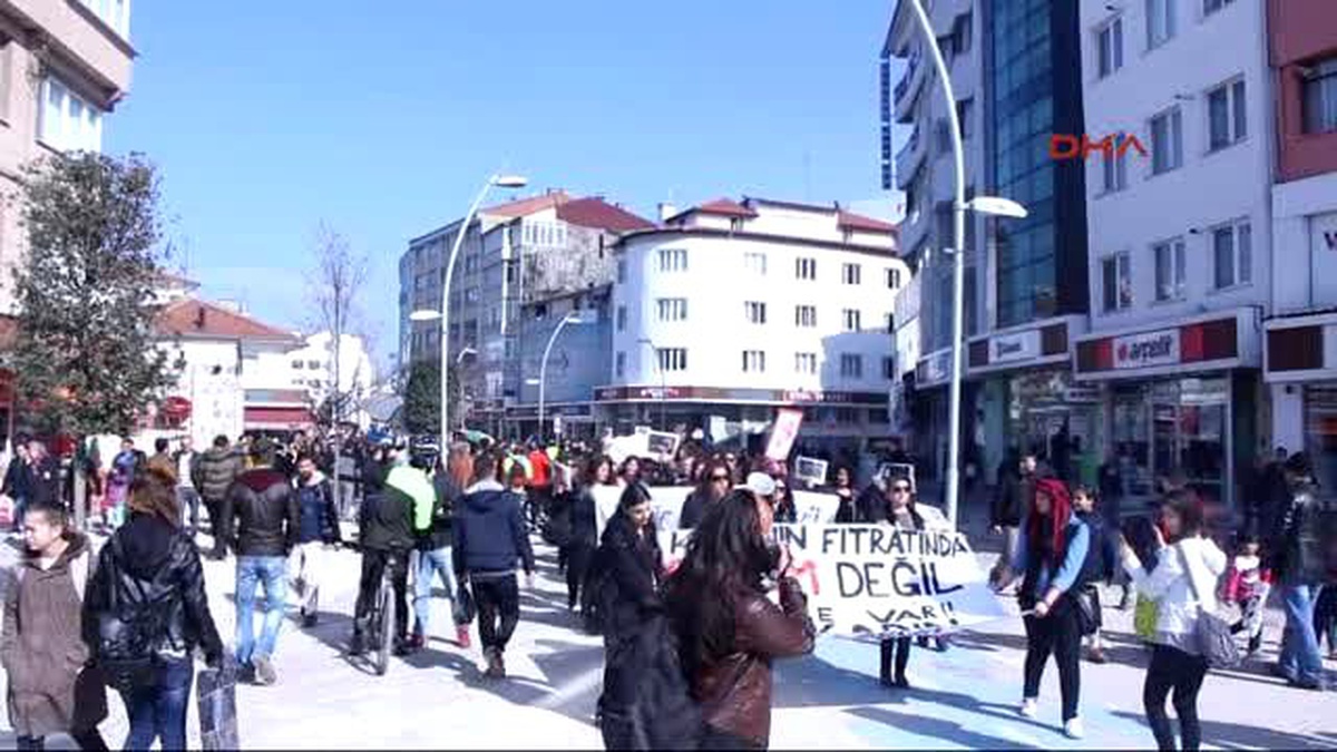 Bolu\'da Kadınlar Şiddete Karşı Yürüdü