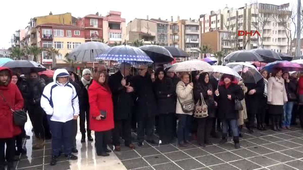 Çanakkaleli Kadınlar Şiddete Karşı Yürüdü
