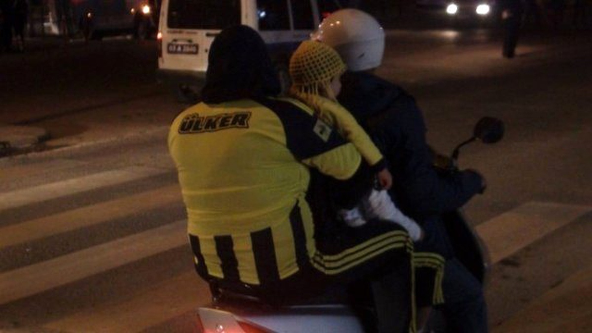 Derbi Sonrası Sevinç Gösterileri Kazaya Neden Oldu: 4 Yaralı