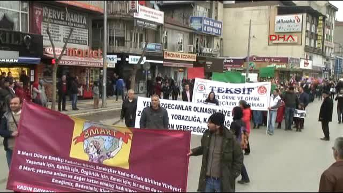 Düzce Yürüyüşe Katılan Kadınlara Küfür Edince Gözaltına Alındılar