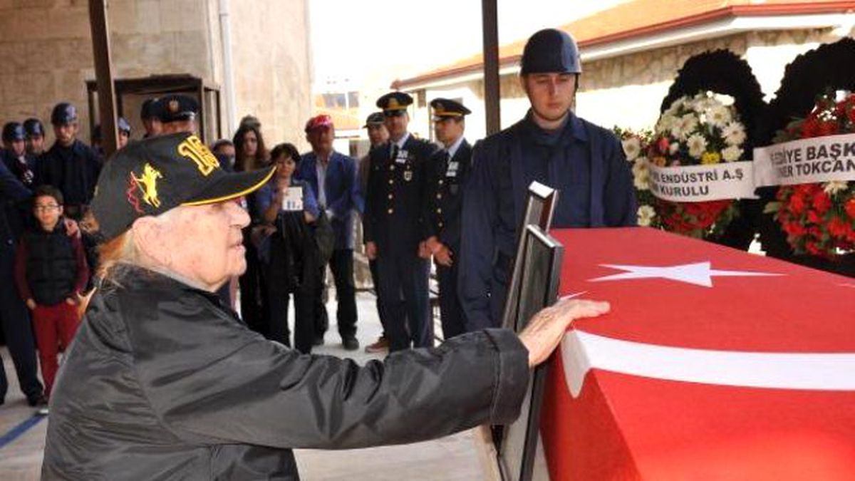 Efsane Pilot Necati Artan, Son Yolculuğuna Uğurlandı
