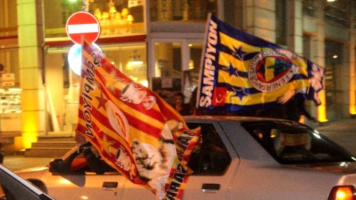 Erzurum\'da Fenerbahçe Taraftarlarının Galibiyet Coşkusu