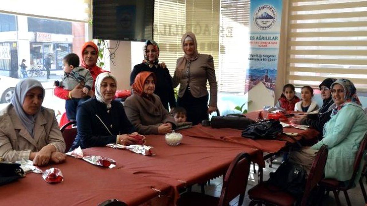 Es Ağrılılar Derneği Kadınları Unutmadı