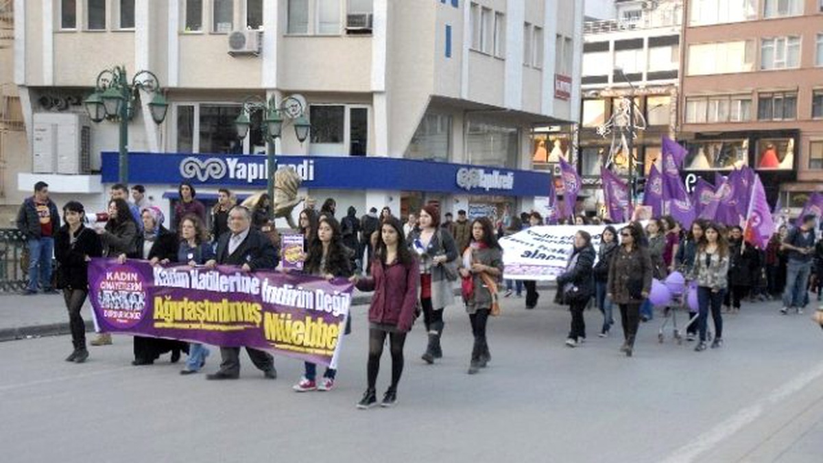 Eskişehir\'de Kadın Cinayetlerine Tepki Yürüyüşü