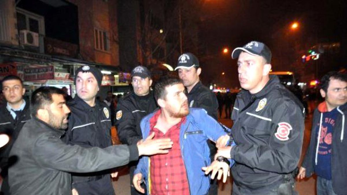 Fenerbahçe ve Galatasaray Taraftarlarının Gerginliğine Biber Gazlı Müdahale