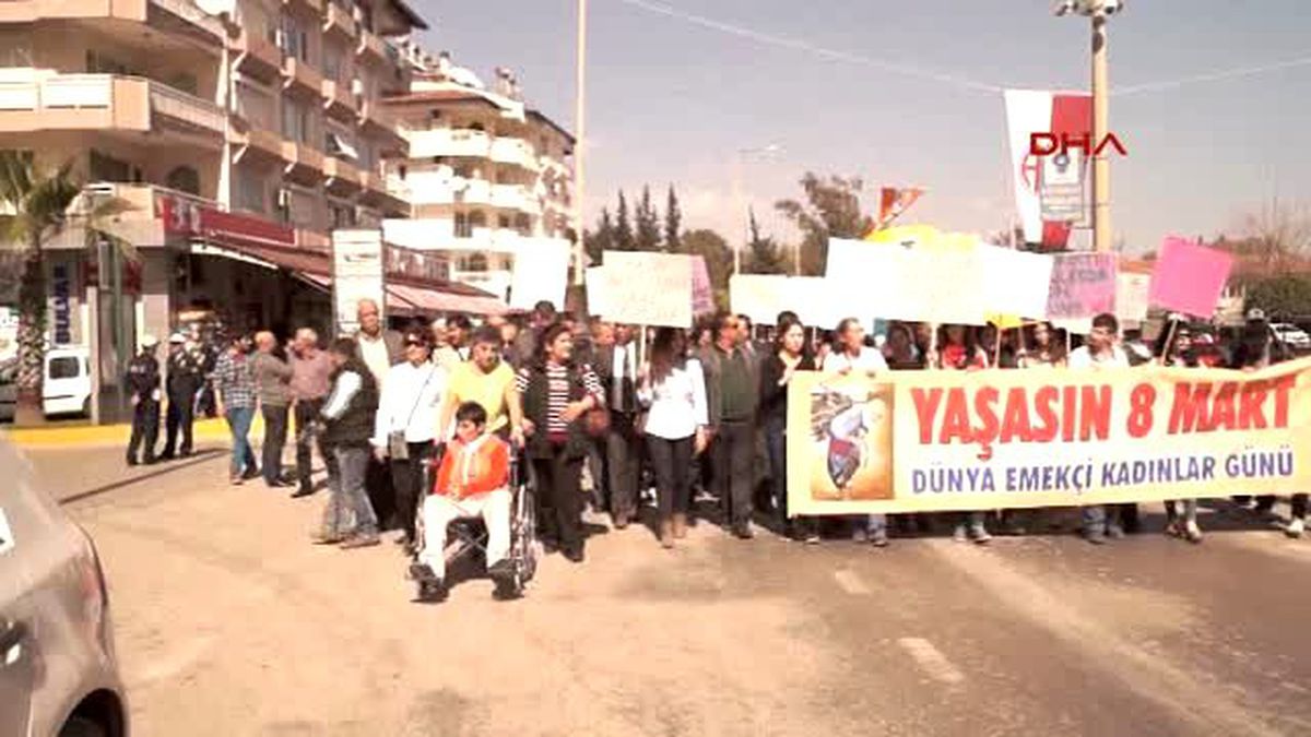 Finike Kadına Şiddete \'Dur\' Demek İçin Yürüdüler