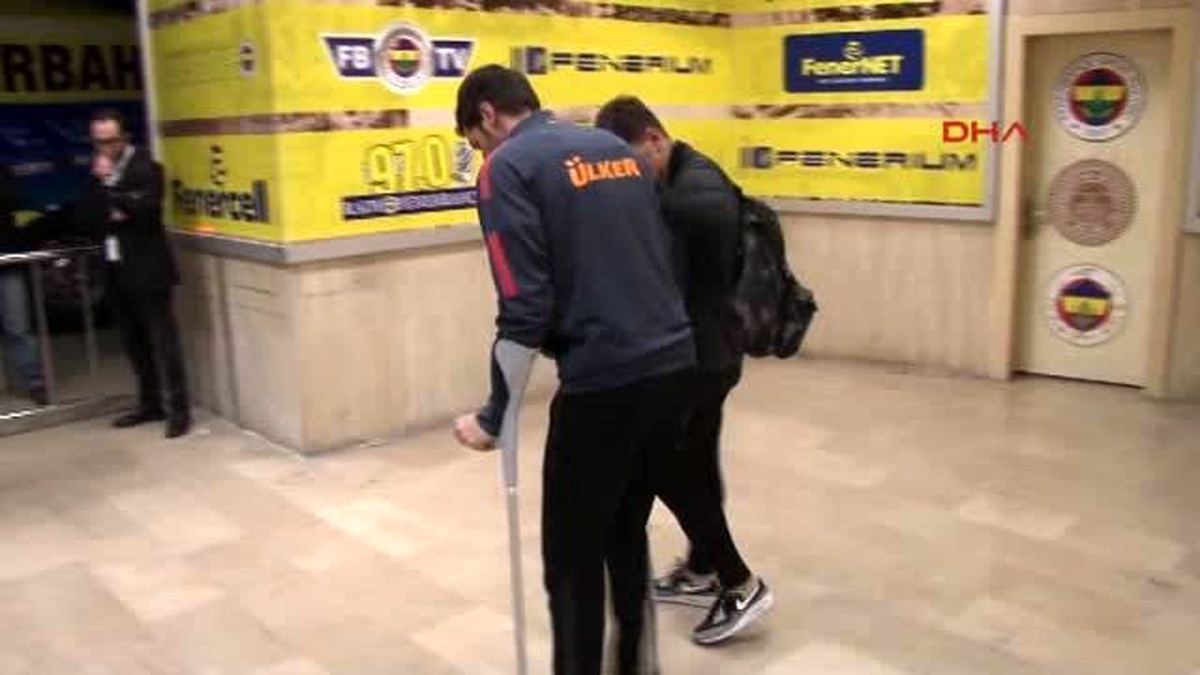 Hakan Balta Koltuk Değnekleriyle Stattan Ayrıldı