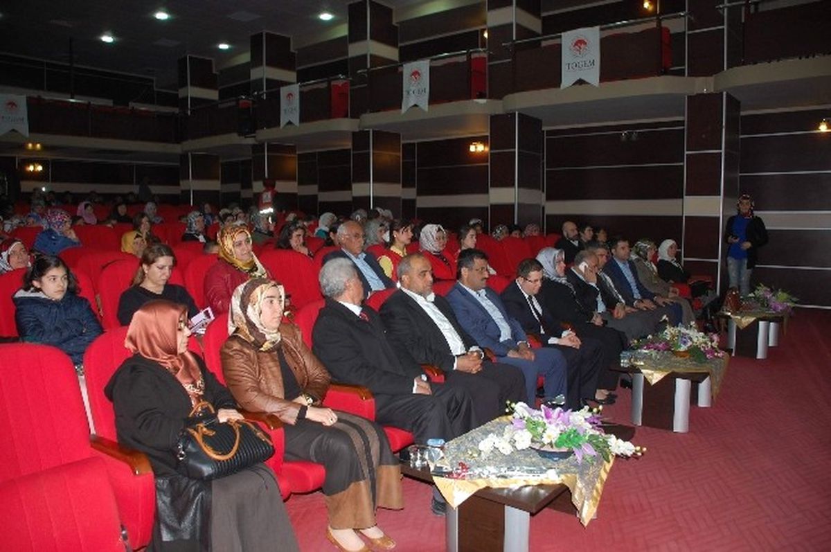 İslam\'da Kadın ve Kadının Önemi Konulu Konferans Verildi