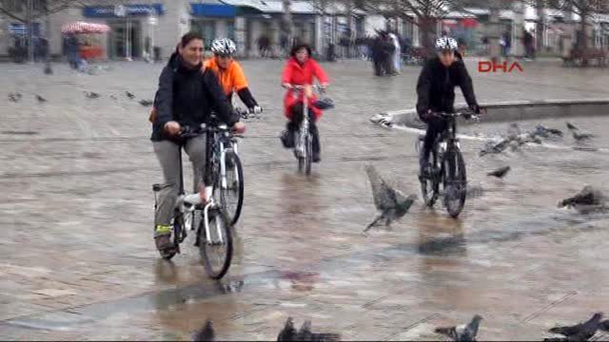 Kadın 500 Kilometre Pedal Bastı, Ancak Tacizden Kurtulamadı