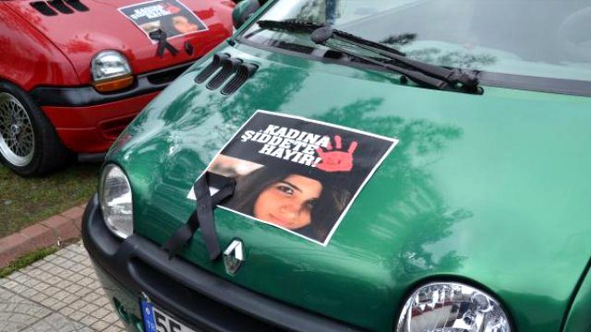 Kadına Şiddete \'Dur\' Demek İçin Otomobilleriyle Mesaj Verdiler