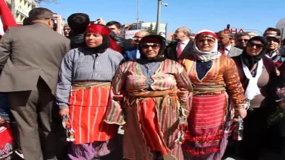 Kadına Şiddete Karşı \'Fırça Attılar\'