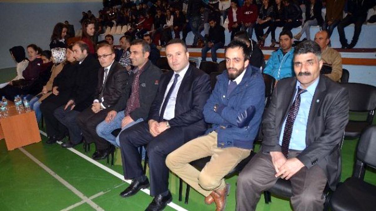 Kadına Şiddeti Kardan Heykel ile Kınadılar