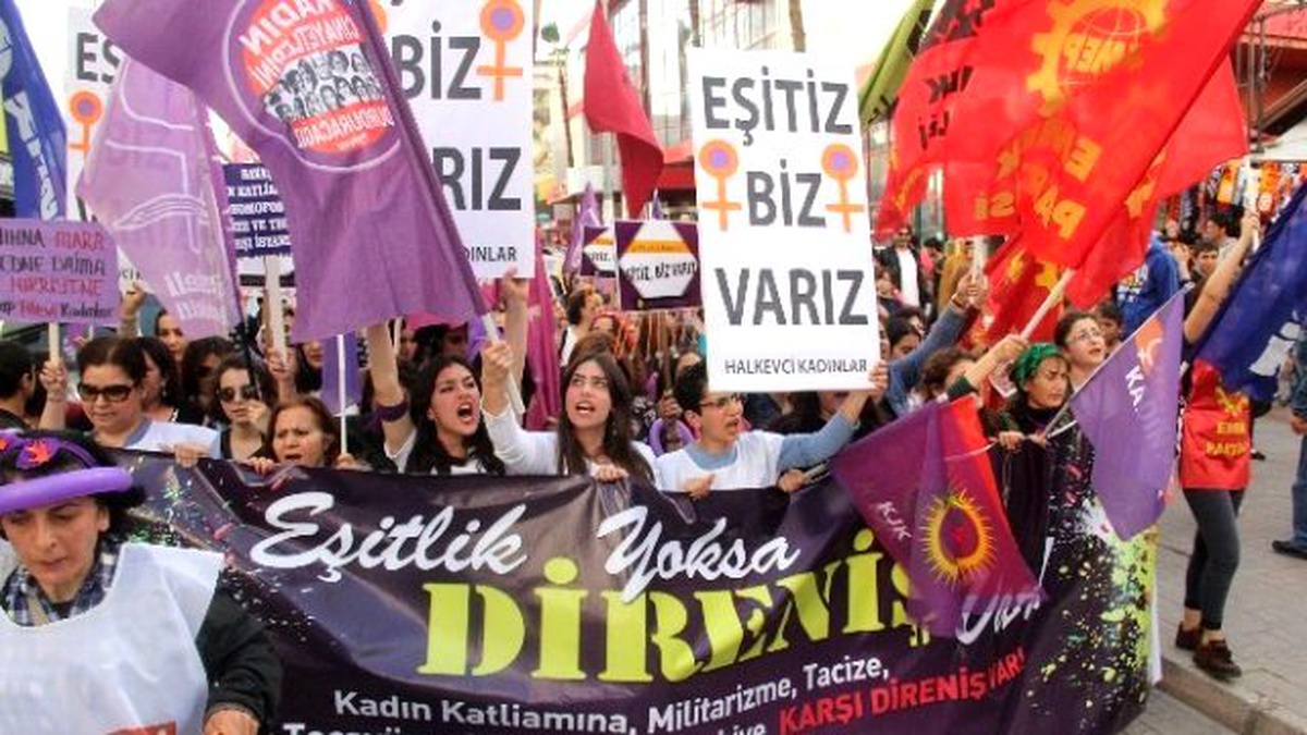 Kadınlar Günü\'nde Gazoz Kapaklı Döviz
