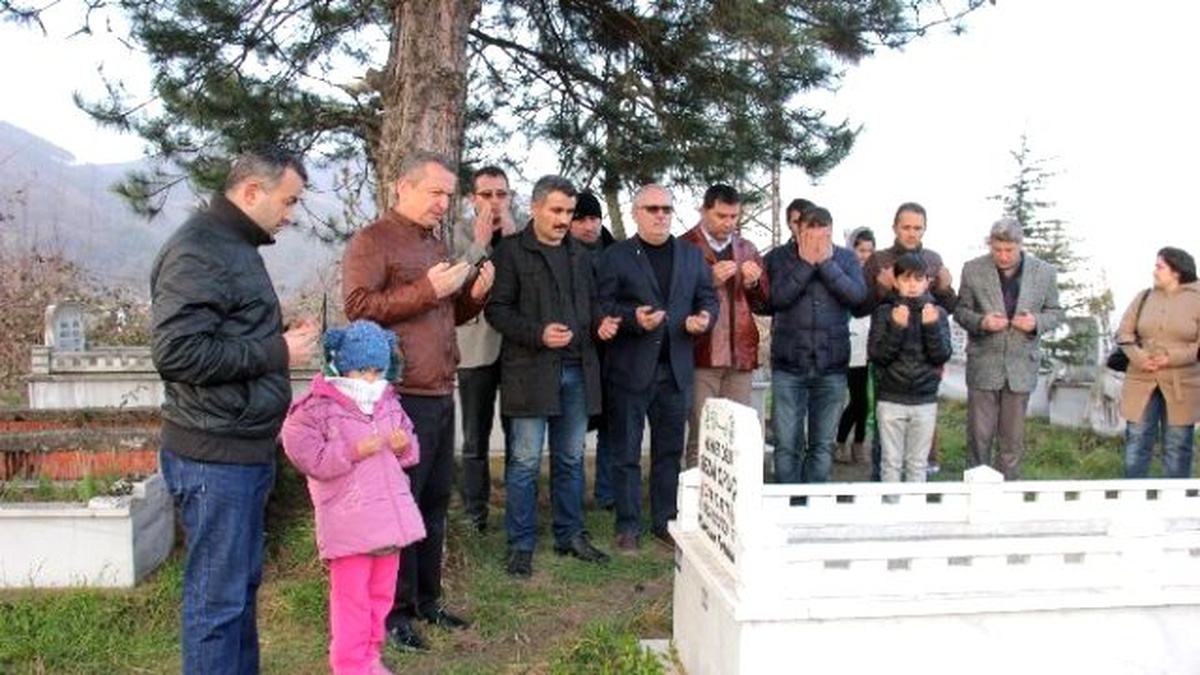 Karikatürist Sezai Oruç Mezarı Başında Anıldı