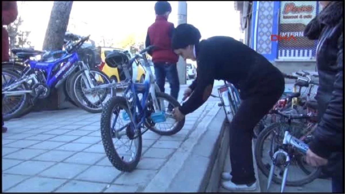 Kütahya - Bisiklet Tamircisi Abla-Kardeş