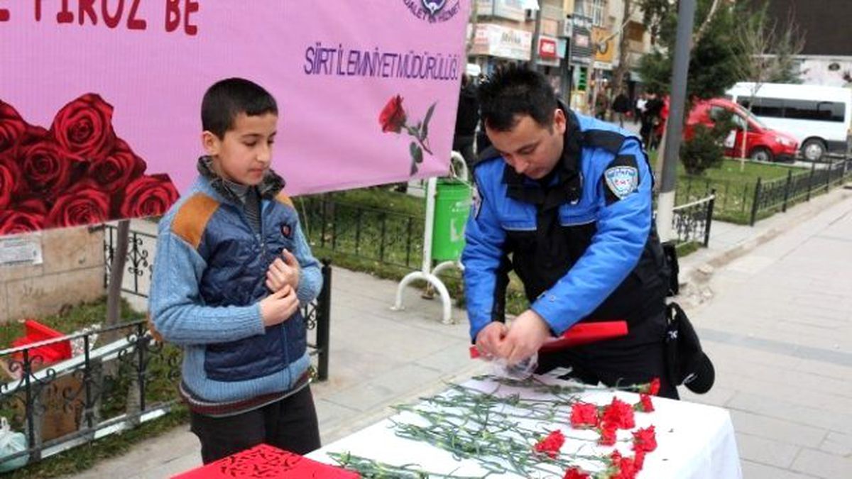 Polisten Kadınlar Gününde Kürtçe Mesaj