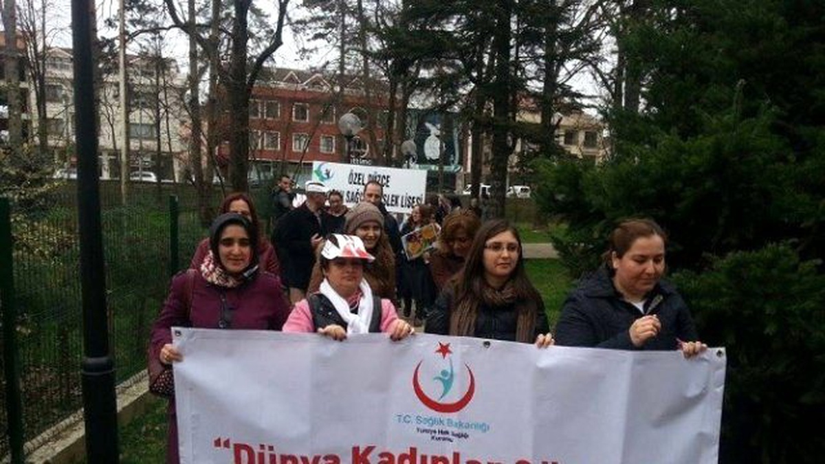 Sağlıkçılar Kadınlar İçin Yürüdü