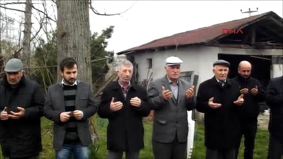 Sakarya Almanya\'da Ölen Gencin Cenazesi Akyazı\'da Toprağa Verildi
