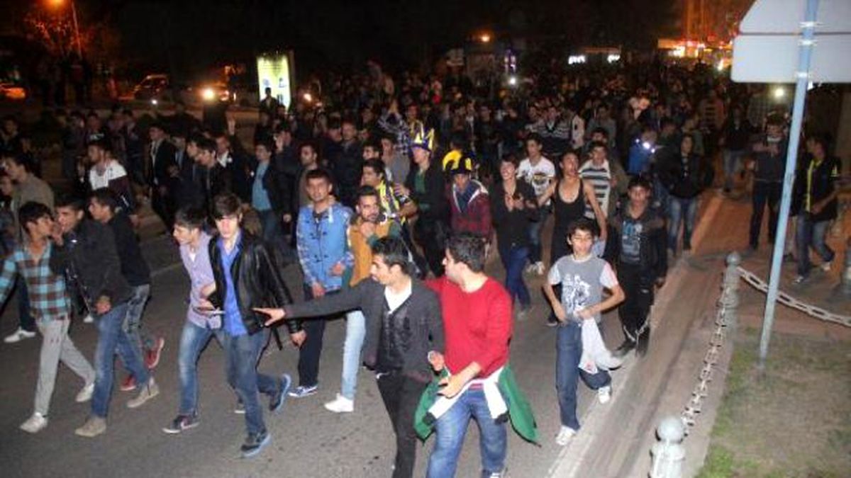 Şanlıurfa\'da Derbi Kutlaması