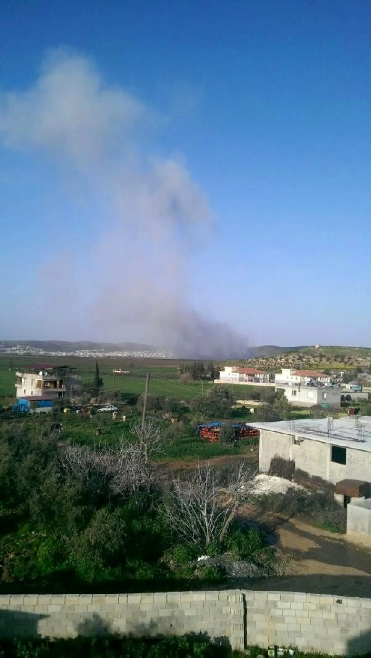 Suriye\'nin Atme Kasabası Bombalandı