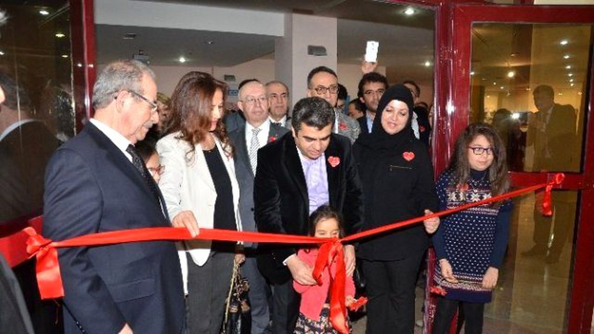Vali Düzgün, 8 Mart Dünya Kadınlar Günü\'nde Kadınların Resim Sergisi\'ni Açtı