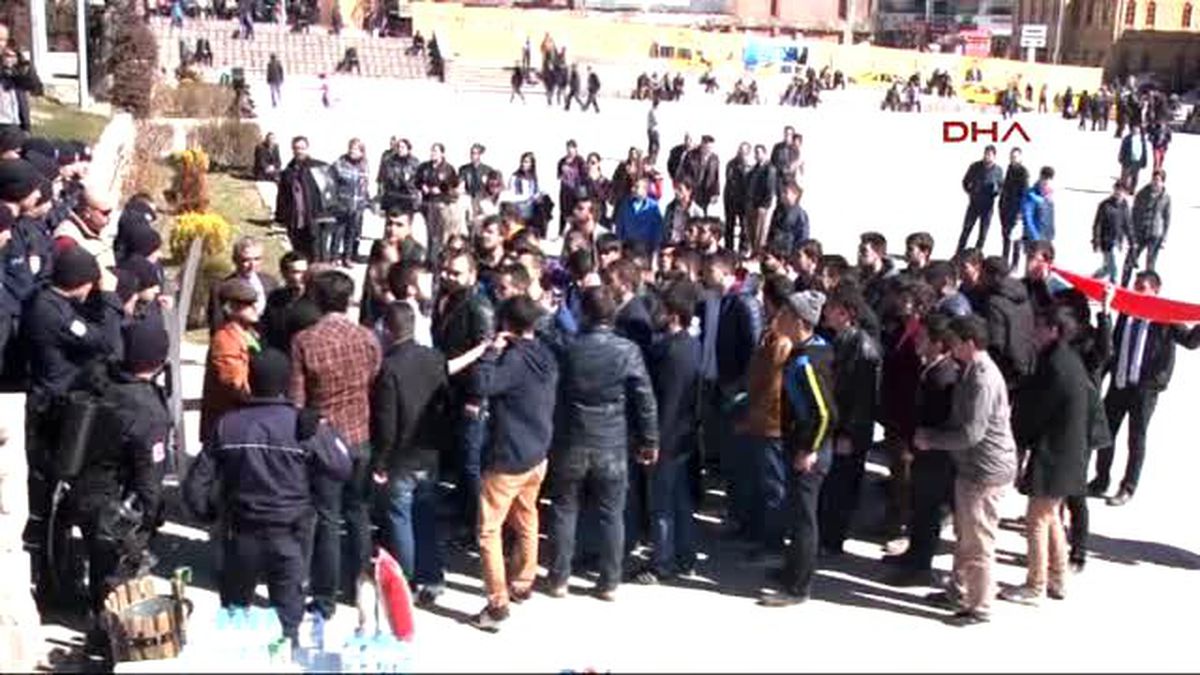 Yozgat\'ta Kadınlar Günü Etkinliğinde Arbede Çıktı