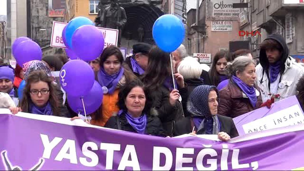 Zonguldak Kadına Şiddete Karşı Balon Uçurdular