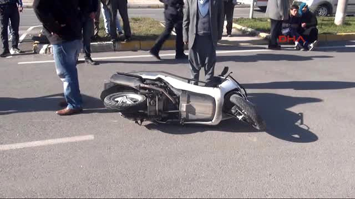 Adıyaman Motosiklet Bisiklete Çaptı: 2 Yaralı