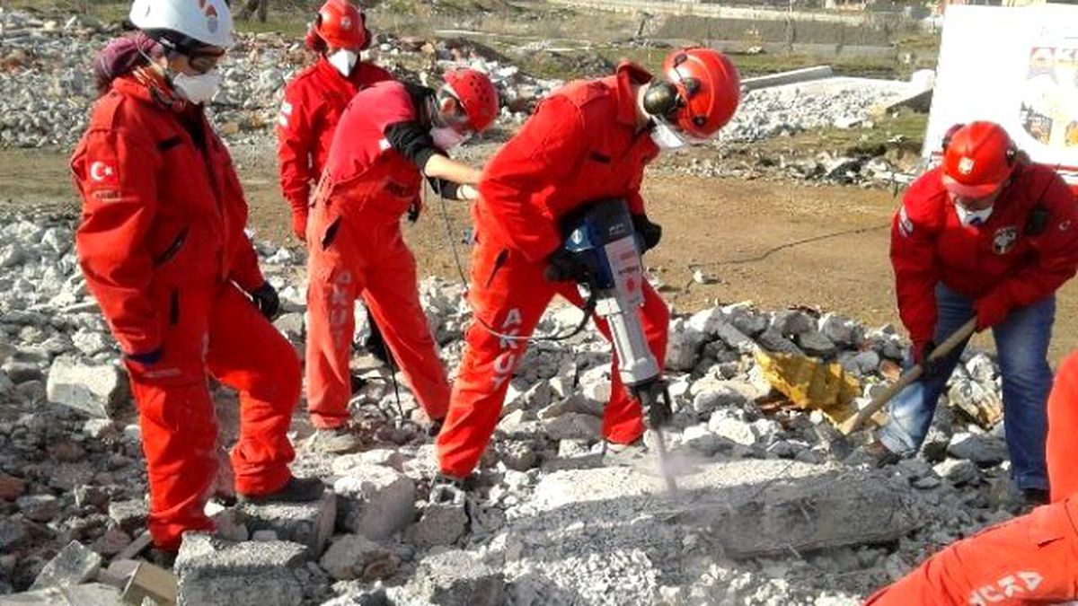 Akut\'tan Kentsel Arama Kurtarma Eğitimi