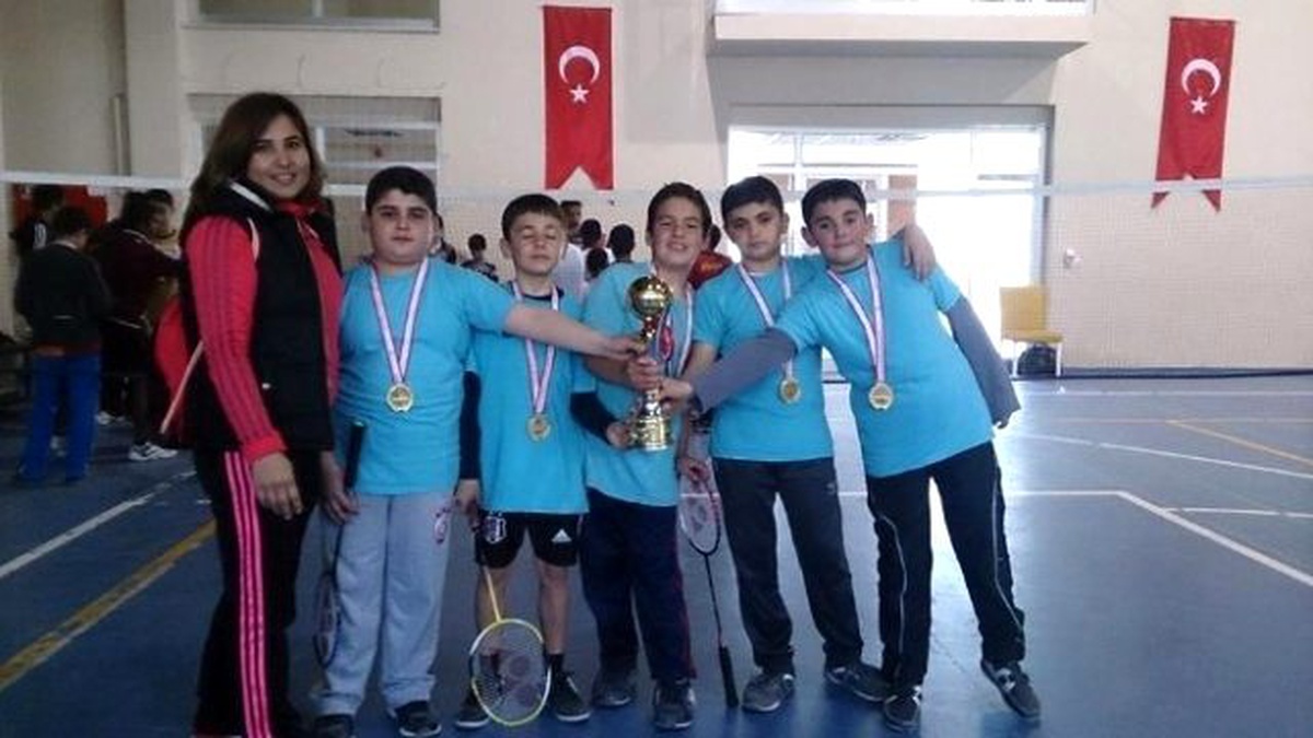 Badmintonda Şampiyon Gençlik Hizmetleri Spor Kulübü Oldu