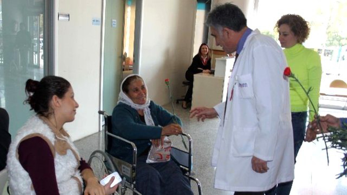 Başhekim Çalışan ve Hastaların Kadınlar Günü\'nü Kutladı