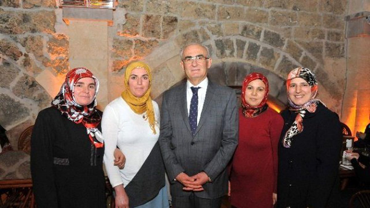 Başkan Yılmaz, Kadın Çalışanları Çakallı Han\'da Ağırladı