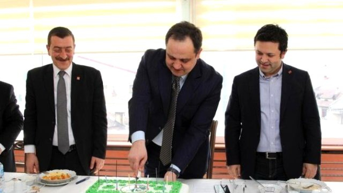 Belediye Başkanına Bandolu Doğum Günü Sürprizi